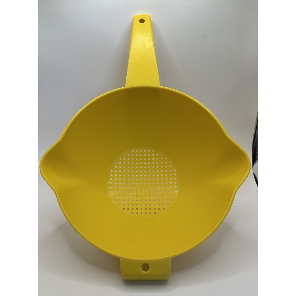 Tupperware Strainer Colander Large 2 Quart Size Yellow EUC Kitchen Utensil